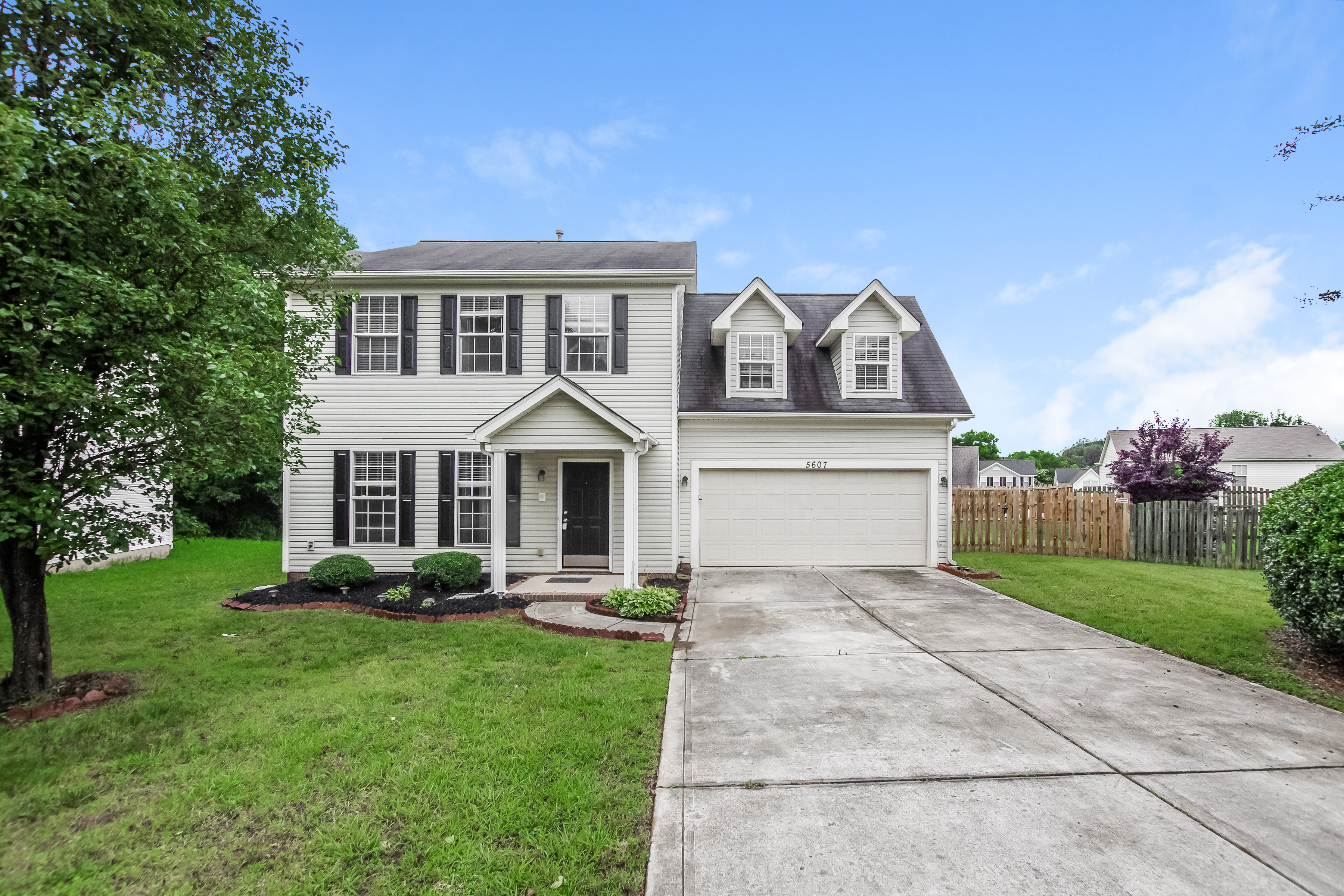 5607 Falls Ridge Ln Charlotte, NC 28269